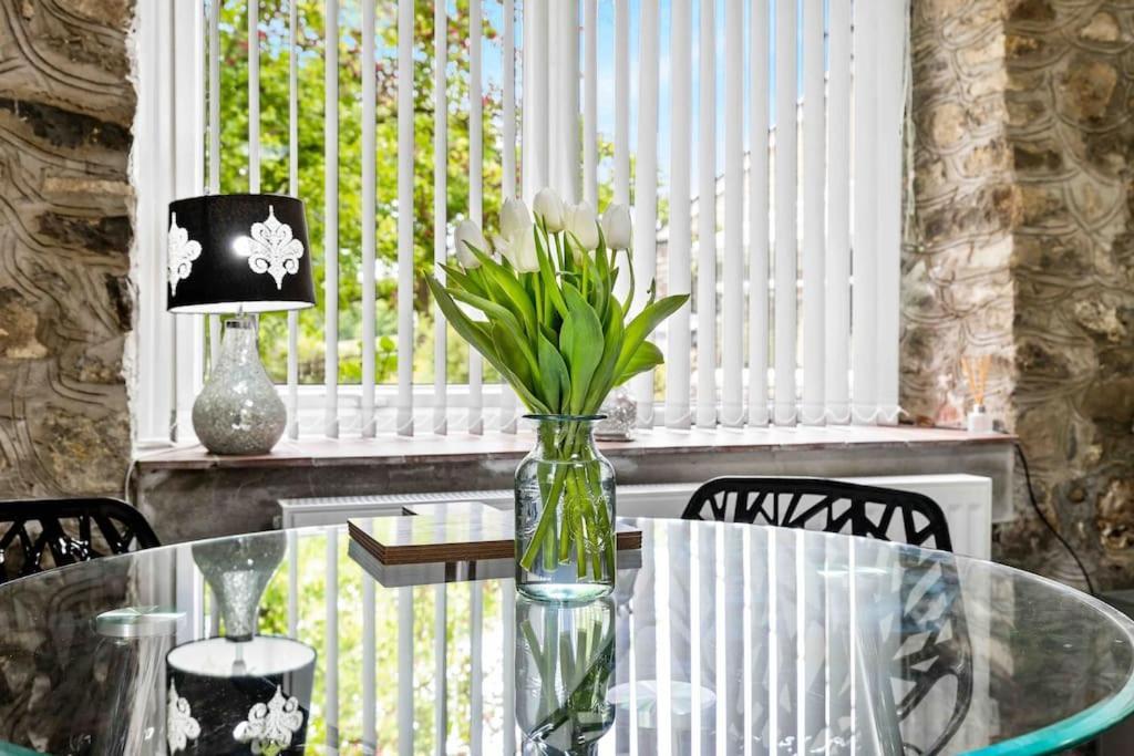 Beautiful Renovated Former Coach House Llandeilo Εξωτερικό φωτογραφία